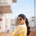 Priyamani Instagram - Your attitude determines your colour ….mine is finding a ray of sunshine in everything ❤️❤️❤️❤️ Outfit .. @sushmareddyofficial Styling : @mehekshetty ❤️❤️ 📸: @v_capturesphotography MUH : @pradeep_makeup @shobhahawale #etv #dhee14dancingicon #yellowlove💛