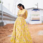 Priyamani Instagram – Your attitude determines your colour ….mine is finding a ray of sunshine in everything ❤️❤️❤️❤️
Outfit .. @sushmareddyofficial 
Styling : @mehekshetty ❤️❤️
📸: @v_capturesphotography 
MUH : @pradeep_makeup @shobhahawale 
#etv #dhee14dancingicon #yellowlove💛