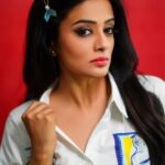 Priyamani Instagram - Appearances make impressions ….but it is the personality that makes an impact ❤️❤️❤️ Outfit : @pankhclothing Styling : @mehekshetty ❤️ 📸 : @v_capturesphotography MUH : @pradeep_makeup @shobhahawale #etv #dhee14dancingicon #lovemyjob #lovemycurls
