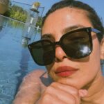 Priyanka Chopra Instagram - When u get a few unexpected hours of self care💆‍♀️❤️ Sound ON!! 🔊 Can u recognise the songs I’m listening to? Share in comments. #90smusic #desigirl #sunshine #poolday Los Angeles, California