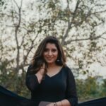 Priyanka Deshpande Instagram - Thank you, Next! . . . 📸: @manasimaheshphoto 🤍 HMU: @makeupbywanshazia 🤍 @jamunadevraj 🤍 Stylist: @shilpaiyer 🤍 Outfit: @chaitanyarao_official 🤍 Earrings: @mykreshya 🤍