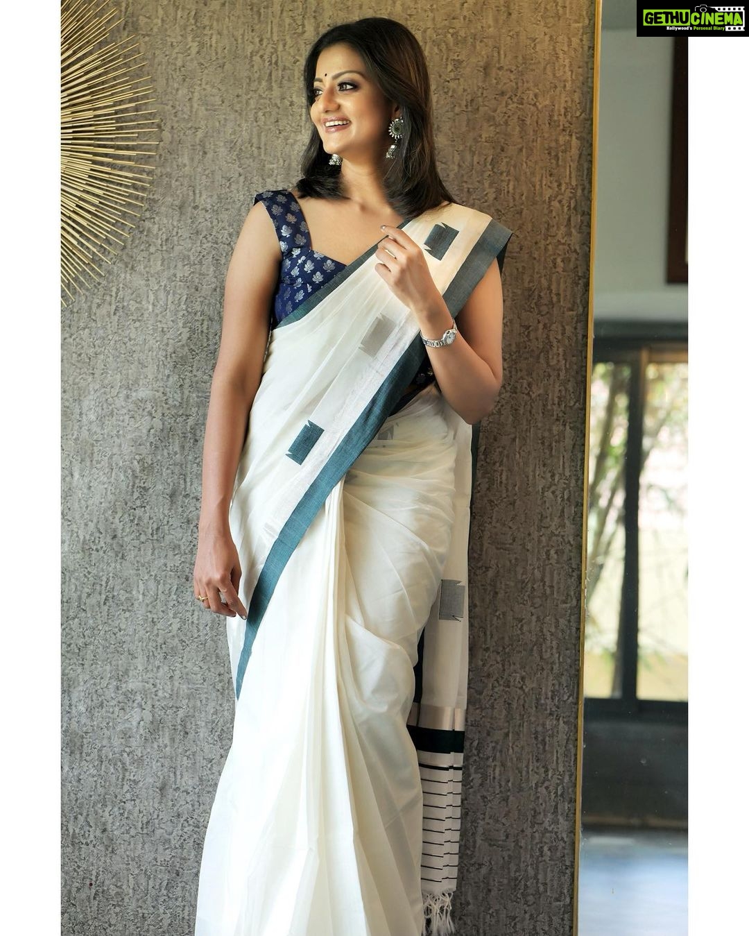 Priyanka Nair Instagram - Photography- @shalupeyad Makeup and hairstyle- @fairsalon Saree - @kasavumall Blouse- @aanunobby - Gethu Cinema Priyanka Nair Instagram - Photography- @shalupeyad Makeup and hairstyle- @fairsalon Saree - @kasavumall Blouse- @aanunobby - Gethu Cinema