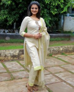 Priyanka Nair Instagram - Photography- @subhashkowdiar Makeup and hairstyle - @fairsalon Costume - @kerala_bygone_fashion