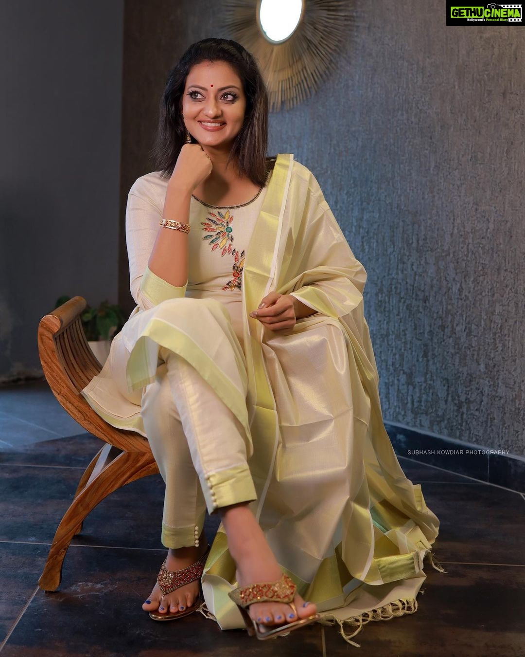 Priyanka Nair Instagram - Bake it simple but significant ☺️ Photography - @subhashkowdiar Make up and hairstyle - @fairsalon Costume - @kerala_bygone_fashion