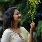 Priyanka Nair Instagram – വിഷു ആശംസകൾ 😍
Photography- @subhashkowdiar 
Makeup and hairstyle – @fairsalon 
Costume – @kerala_bygone_fashion 
#happyvishu #priyankanair#keralatraditional
