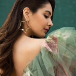 Raashi Khanna Instagram - “In a world that entices us to browse through the lives of others to help us better determine how we feel about ourselves, and to, in turn, feel the need to be constantly visible, for visibility these days seems to equate to success. Do not be afraid to disappear from it, from us, for a while, and see what comes to you in silence.” - Michaela Coel. 💚