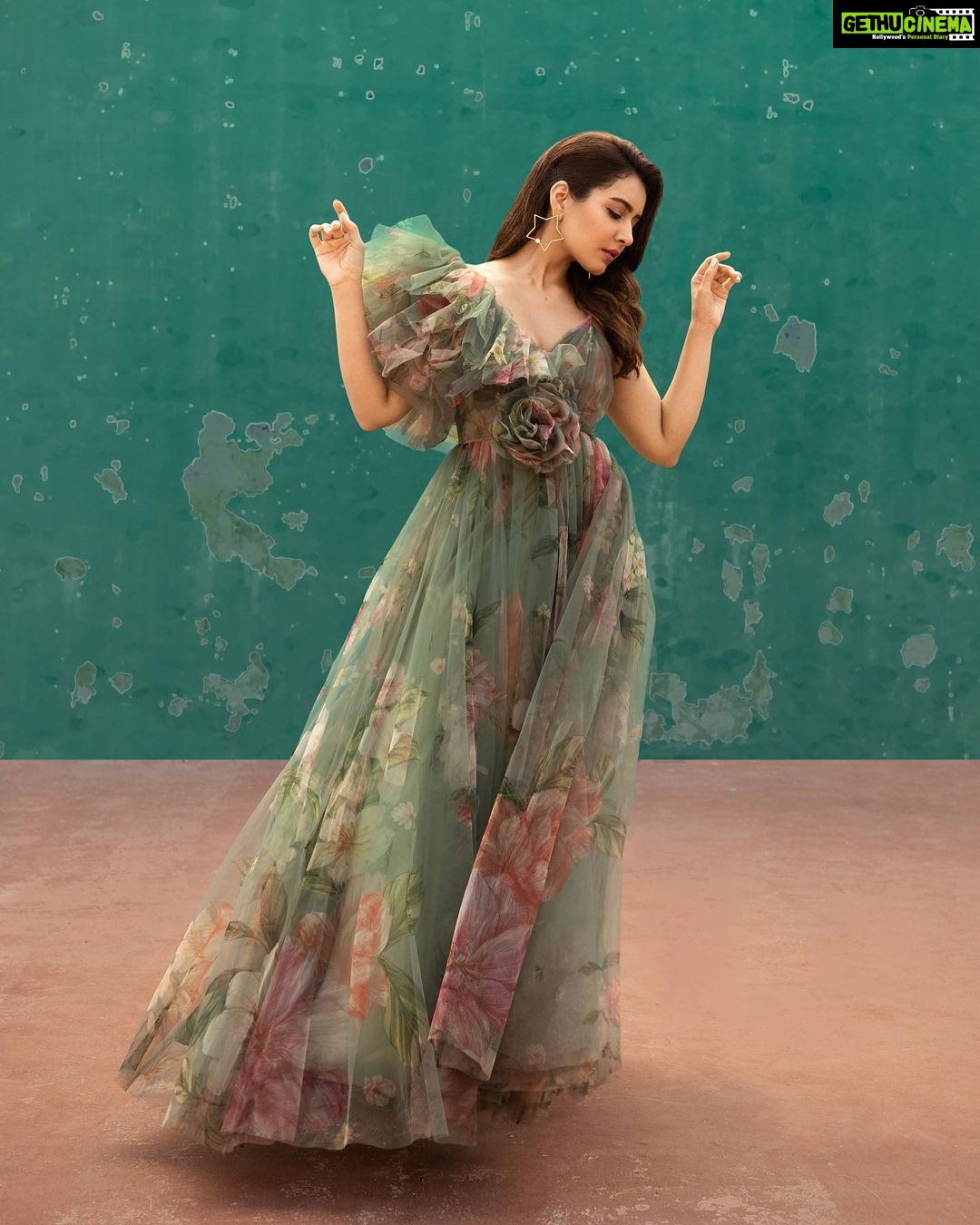 Raashi Khanna Instagram - βLet it go, let it leave, let it happen. Nothing in this world was promised to belong to you anyway.β π - Unknown.