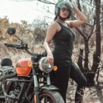 Rachitha Mahalakshmi Instagram - Wanted to post something really 🔥🔥🔥🔥🔥for 1000th post ..... So here it is.... 🔥🔥🔥🔥🔥🔥🔥 Making d summer more hot 😉🔥🔥🔥 With my Ruddy..... 🔥🏍️ @_harini_captures ❤️❤️ waiting for d next ride🔥🔥🔥🔥🔥🔥🔥🔥