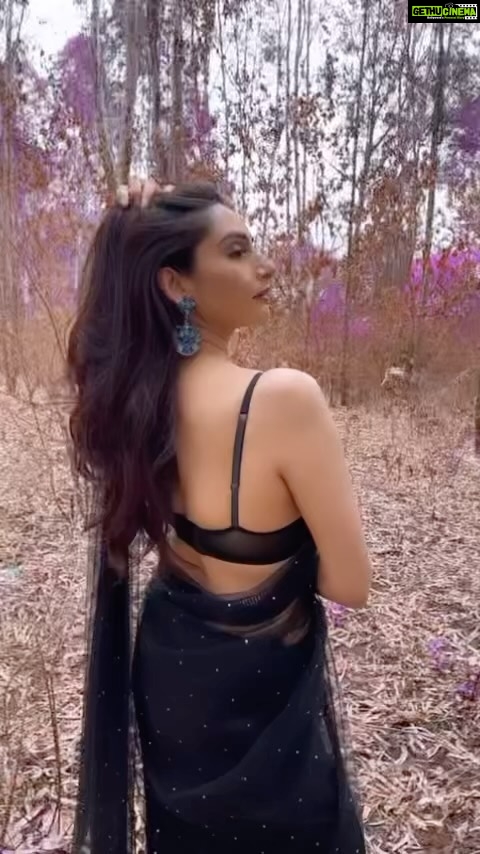 Ragini Dwivedi - 22.3K Likes - Song ❣️
#raginidwivedi #kannadaactress #kannadasongs #kannada #love #actor #model #traditionalwear #sareelove #sareefashion #trend #trendingreels #trendingsongs #trendingnow #reelsinstagram #reelitfeelit #reelsvideo #reelindia #viralvideos #viralreels #pose #shooting #shootmode #poser #blackfriday #letsgosomewhere