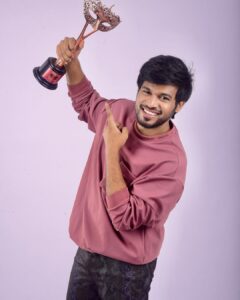 Rakshan Instagram - I don’t know if I deserve this .. but Feeling great to hold this after so many years of hard work.I am what I am because of you all . Thanks for all your love 😘😘😘. Feeling blessed 😇 @vijaytelevision