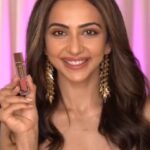 Rakul Preet Singh Instagram – Happy to launch the Coloressence Roseate Range which features a line of matte makeup products, infused with the goodness of Rose Oil. Cart my favorite OMK non transfer liquid lip colors from www.coloressence.com 
.
#rakulxcoloressence #roseate #transferproofmakeup