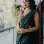 Ramya Subramanian Instagram - Thank you @izhai_thestore for making this summer friendly Saree that you made just for me ♥️🤗. It brings me to happy tears(no sweat 😅)when I get to wear something so simple and easy on the skin at this time of the year . And to my army who ensured I look my best everytime they say yes to work with me ♥️🤗. saree - @izhai_thestore 💄- @kaviyaartistry_off 💇🏻‍♀️- @achusai_makeupartist 📸 - @prashanth_bionic