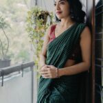 Ramya Subramanian Instagram – Thank you @izhai_thestore for making this summer friendly Saree  that you made just for me ♥️🤗. 

It brings me to happy tears(no sweat 😅)when I get to wear something so simple and easy on the skin at this time of the year .

And to my army who ensured I look my best everytime they say yes to work with me ♥️🤗. 

saree – @izhai_thestore 
💄- @kaviyaartistry_off 
💇🏻‍♀️- @achusai_makeupartist 
📸 – @prashanth_bionic