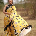 Rashmi Gautam Instagram – Same vibe even after all these years 
My favorite track
Evergreen 
#retrohits #80sbabies #RashmiGautam 
Outfit by @shrutiigclothing