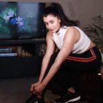 Reenu Mathews Instagram – You never realise how long a minute is until You Exercise 🙄 Back to the workout mode 🙊
.
.
#fitnessmotivation 
#fitnesslife 
#fitnessgoals 
#healthymind