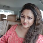 Rekha Krishnappa Instagram – #vijaytvawards2022 
❤️
Costume designed by:  @sanjay__fashionboutique

Hairstyle: 
@muthulakshmi

Makeup: 
@rekhakrishnappa
😜

You can see that I am taking out the name quite often, @sanjay_fashionboutique
but yes it gives me great pleasure to say that the boutique has really talented people so order your dress soon and get your dresses delivered on time.👍🤟✨

Any kind of dress, frocks, gowns, traditional or modern,  mainly blouses with aari work, that’s their speciality. 
So order online and get the dress done… Contact them for ideas of styling.👍✨✨ Chennai, India