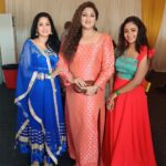Rekha Krishnappa Instagram - With my friends.... @uma_ofcl VIJAY TELEVISION AWARDS EVP Film City