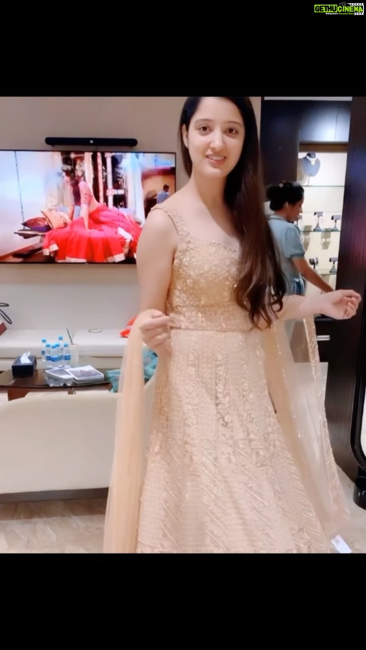 Richa Panai Instagram - Random video.. just for this song!π€ . . . . . . #reels #instagram #love #reelsinstagram #instagood #trending #follow #like #explore #explorepage #viral #instadaily #reel #followforfollowback #likeforlikes #memes #india #photography #fashion #music #reelitfeelit #foryou #reelsindia #bollywood #likes #photooftheday #video #reelkarofeelkaro