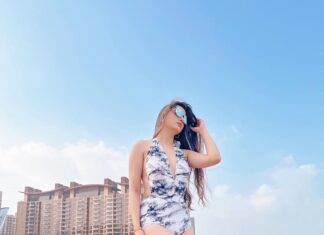 Richa Panai Instagram - Beaches are truly therapeutic!!🌞👒⛱ #tbt #beachlife #beachtherapy #takemeback #dubai Riva Beach Club Palm Dubai