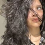 Ritika Singh Instagram - How to psyche yourself into thinking you’re looking hot on a bad hair day 101 😂 #roguecurls #frizzyhair #curlyhairproblems #curlycommunity #badhairday #curlsgonewild #bellatrixlestrange #bellatrixforever