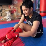 Ritika Singh Instagram – This smile is going to be wiped off my face after a few rounds of sparring 🫢
#kickboxingtraining #sparringday