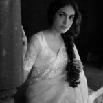 Ritu Varma Instagram - I love all things vintage and it was my dream to do a vintage shoot. So here’s me paying homage to the golden era along with this fabulous team who helped me pull it off 🤍 Photography @anitakamaraj Styling @beingroofa Saree @elegant_fashion_way MUA @abhiramisivakumar Hair @saisubha_hairstylist