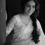 Ritu Varma Instagram - I love all things vintage and it was my dream to do a vintage shoot. So here’s me paying homage to the golden era along with this fabulous team who helped me pull it off 🤍 Photography @anitakamaraj Styling @beingroofa Saree @elegant_fashion_way MUA @abhiramisivakumar Hair @saisubha_hairstylist