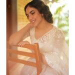 Ritu Varma Instagram - अभी ना जाओ छोड़कर के दिल अभी भरा नहीं 🌹 @anitakamaraj @beingroofa @elegant_fashion_way @abhiramisivakumar @saisubha_hairstylist