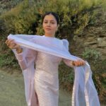 Rubina Dilaik Instagram - Shant vatavaran, shudh hawa… aisa hai mera gaon …… . . . . Styled by: @ashnaamakhijani @styledbyashna Outfit: @narayaniadukia चौपाल, शिमला, हिमाचल प्रदेश
