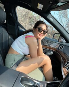 Ruhi Singh Instagram - I mean, concentrate on the road? Thanks 😛