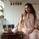 Rukmini Vijayakumar Instagram - #AD Rhythym breeds solitude and solitude breeds leisure. I cherish my moments with a premium cup of Taj Mahal Tea. This Eid, explore three variants of the incredible Taj Mahal Tea assorted box which comes in flavours like Mumbai Mint, Jaipuri Masala and Kashmiri Saffron. Let your Eid be khaas with this Tohfa-e-Khaas! Available on Amazon too! #TajMahalTea #WahTaj#TohfaEKhaas #Festive #FestiveGifts #eidgifts #Tea #eid