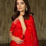 Rukshar Dhillon Instagram - Can’t thank you guys enough for the lovely response to the trailer of #AVAK Madhavi looks forward to see you all in theatres on 6th May♥️🌸 #AshokaVanamLoArjunaKalyanam Styled by- @meghanaalluri @shefalideora_ Wearing- @kavithaguttaofficial Jewellery- @akoyajewels Make up- @makeupbykashmira_ Hair- @seena_hair143 Photographer- @vincentkingstudios
