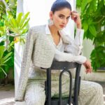 Saba Qamar Zaman Instagram – 🤍🕊

#GhabranaNahiHai 

Styling: @zahrasarfraz 
🎥: @shahbazshaziofficial 
💄 @bryan.makeupartist1 @nabila_salon 
👗 @elanofficial