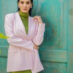 Saba Qamar Zaman Instagram – You soften me. 😌🤍

#GhabranaNahiHai 🎥

Styling @zahrasarfraz 
📸 @shahbazshaziofficial 
💄 @nabila_salon @bryan.makeupartist1