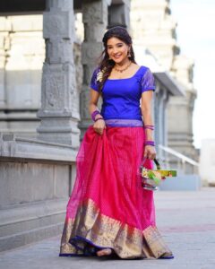 Sakshi Agarwal Instagram - இனிய தமிழ் புத்தாண்டு நல்வாழ்த்துக்கள் 2022🪔
.
#tamilnewyear #tamilnewyear2022
.

photography - @sathish_photography49
costume - @nfc_navyathafashioncouture
hair & makeup - @jananismakeovers @Vahethamahesh
jewellery - @anigalan.chennai
.
#tamilponnu #pawadaisattai #newlook #templevisit #happytamilnewyear