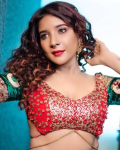 Sakshi Agarwal Instagram - When “ooh solriya mama” happens for @vijaytelevision #vijaytelevision #vijaytelevisionawards 
.
@stephinlalanofficial 
@studio_d_weddings 
@dhiya_makeoverartistry 
@sunilkarthik_sk 
.
#televisionawards #danceperformance #vijayteleawards #sakshiagarwal #biggbosstamil