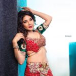 Sakshi Agarwal Instagram - When “ooh solriya mama” happens for @vijaytelevision #vijaytelevision #vijaytelevisionawards . @stephinlalanofficial @studio_d_weddings @dhiya_makeoverartistry @sunilkarthik_sk . #televisionawards #danceperformance #vijayteleawards #sakshiagarwal #biggbosstamil EVP Film City