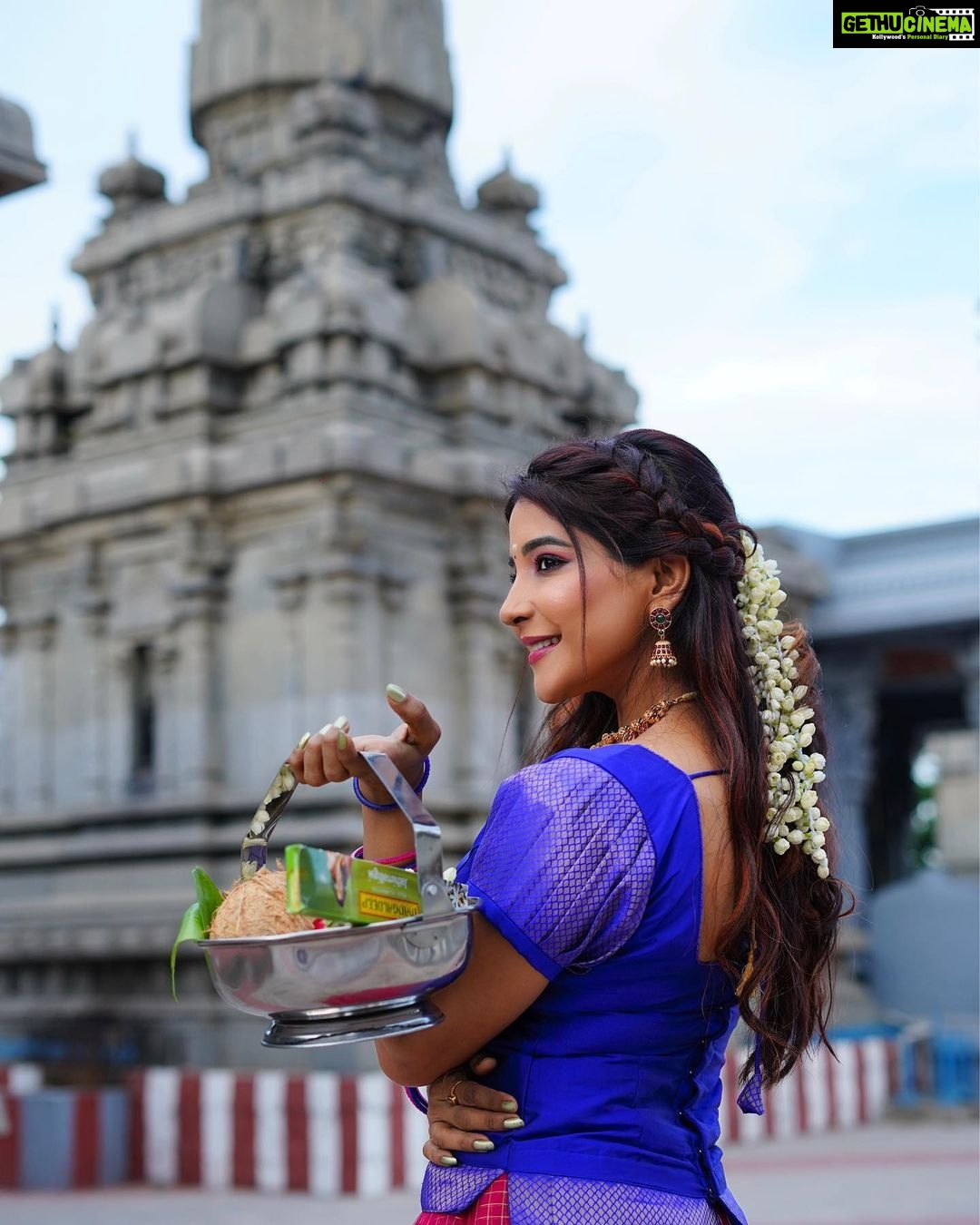 Sakshi Agarwal Instagram - Me in Tamil Puthandu Vibes🔥 But someone in supermodel vibes🤣 . #tamilnewyear #tamilnewyear2022 . photography - @sathish_photography49 costume - @nfc_navyathafashioncouture hair & makeup - @jananismakeovers @Vahethamahesh jewellery - @anigalan.chennai . #tamilponnu #pawadaisattai #newlook #templevisit #happytamilnewyear Chennai, India