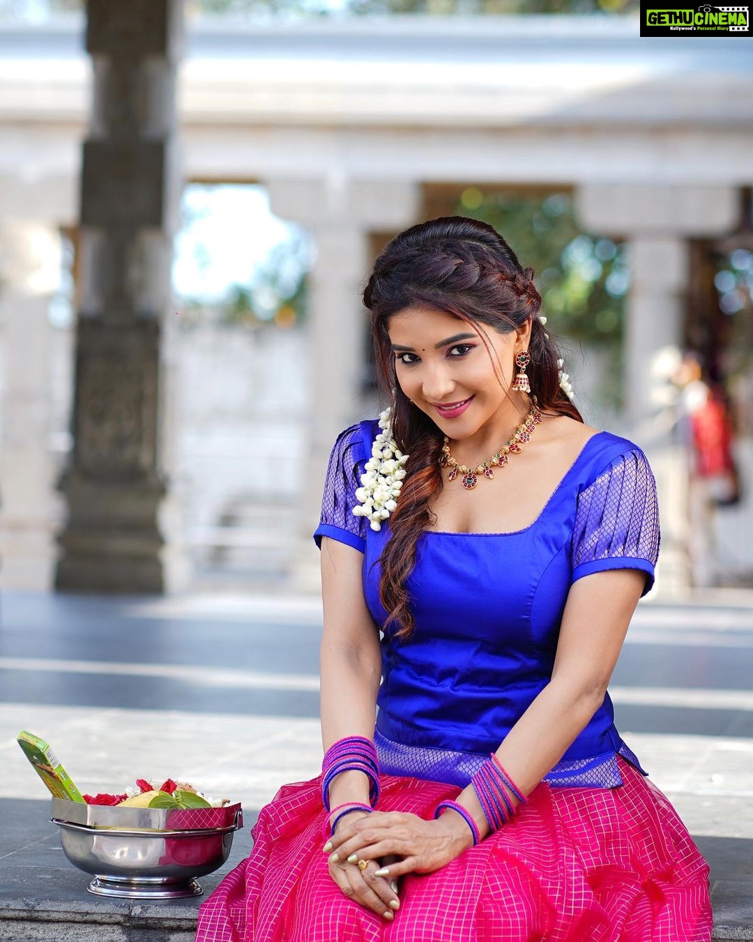Sakshi Agarwal Instagram - Me in Tamil Puthandu Vibes🔥 But someone in supermodel vibes🤣 . #tamilnewyear #tamilnewyear2022 . photography - @sathish_photography49 costume - @nfc_navyathafashioncouture hair & makeup - @jananismakeovers @Vahethamahesh jewellery - @anigalan.chennai . #tamilponnu #pawadaisattai #newlook #templevisit #happytamilnewyear Chennai, India