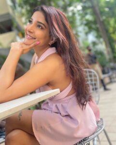 Sakshi Agarwal Instagram - Sudhu-sudhu veyil le Jillinu oru coffee🔥 . @samikshx . #summervibes #chillvibes #keepglowing #stayhappy #coldcoffeelover Chennai, India