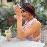 Sakshi Agarwal Instagram - Sudhu-sudhu veyil le Jillinu oru coffee🔥 . @samikshx . #summervibes #chillvibes #keepglowing #stayhappy #coldcoffeelover Chennai, India