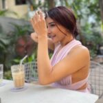 Sakshi Agarwal Instagram – Sudhu-sudhu veyil le 
Jillinu oru coffee🔥
.
@samikshx 
.
#summervibes #chillvibes #keepglowing #stayhappy #coldcoffeelover Chennai, India