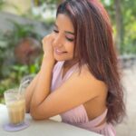 Sakshi Agarwal Instagram - Sudhu-sudhu veyil le Jillinu oru coffee🔥 . @samikshx . #summervibes #chillvibes #keepglowing #stayhappy #coldcoffeelover Chennai, India