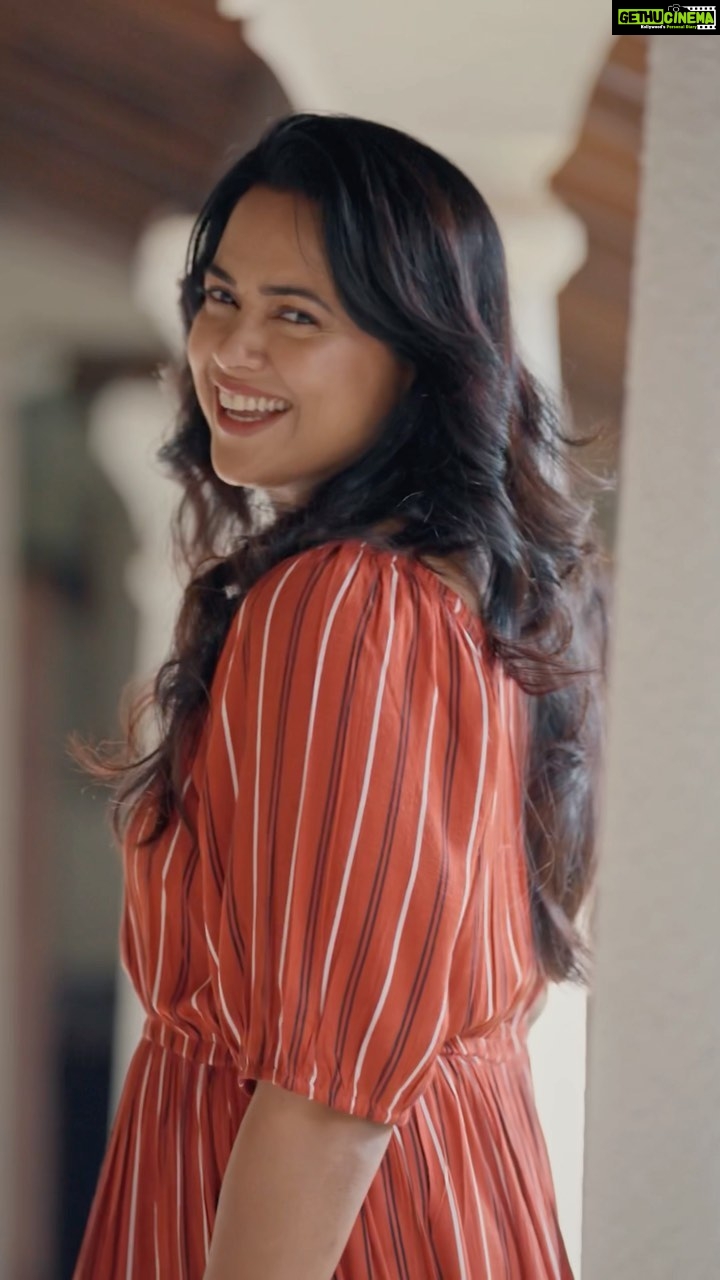 Sameera Reddy Instagram - Keep it easy-breezy this summer in cool stripes. Tiered dresses are hot this season, perfect for brunches and beach holidays🏖 . #WestsideStores #Wardrbe #LunaBlu # SummerStyles #SummerFashion #WomensFashion #SS22 #SpringSummer #NewCollection # NewLaunch #StyleInspiration #ShopOnline #Fashion # Fashiongram #InstaGood #Style #Womenswear #StaySafe #SafetyFirst #atataenterprice