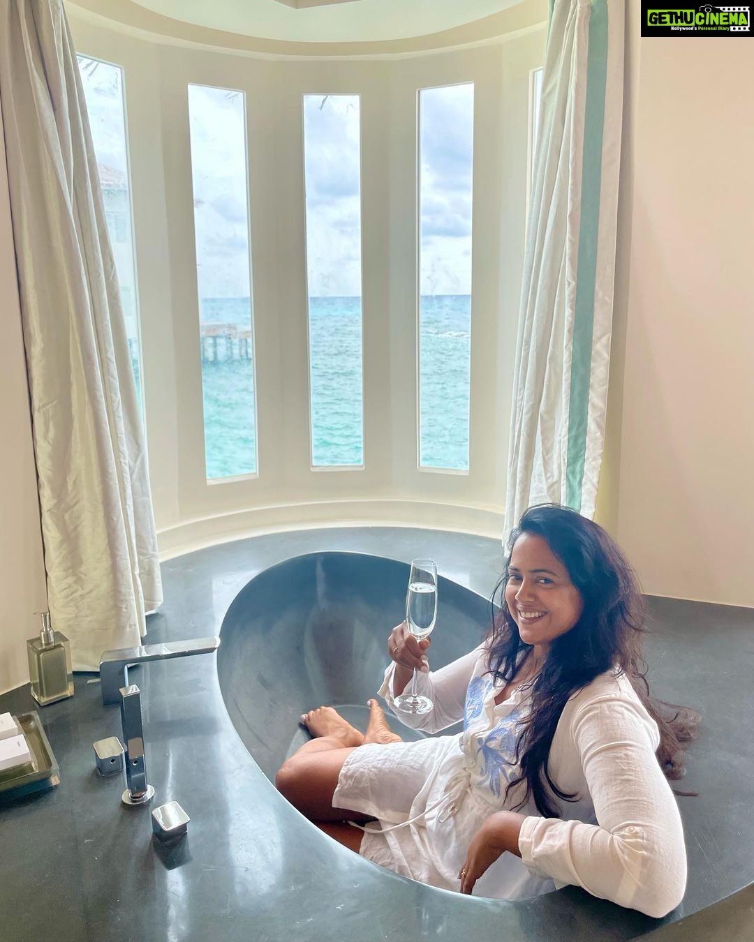 Sameera Reddy Instagram - Doin it for the Gram😁😎 1. Rained buckets 2 mins later😅 2. Anyone need saving?🙋🏻♀️ 3. This is how I woke up in Maldives😋 4. Errr at least peel the fruit woman! 👀 5. Yes this is how I drink water😛 6. A glamorous headache🤕 7. Serene Holiday pose ( with kids screaming in the background 🤣) 8. Baywatch lookout🤩 . . @jwmmaldives 🏖 . #messymama #maldives #cliché #instagram #holiday #pose #parody ✈️ JW Marriott Maldives Resort & Spa