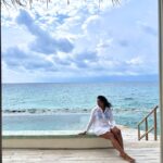 Sameera Reddy Instagram – Doin it for the Gram😁😎
1. Rained buckets 2 mins later😅
2. Anyone need saving?🙋🏻‍♀️
3. This is how I woke up in Maldives😋
4. Errr at least peel the fruit woman! 👀
5. Yes this is how I drink water😛
6. A glamorous headache🤕 
7.  Serene Holiday pose ( with kids screaming in the background 🤣) 
8. Baywatch lookout🤩 
. 
. @jwmmaldives 🏖
. #messymama #maldives #cliché #instagram #holiday #pose #parody ✈️ JW Marriott Maldives Resort & Spa