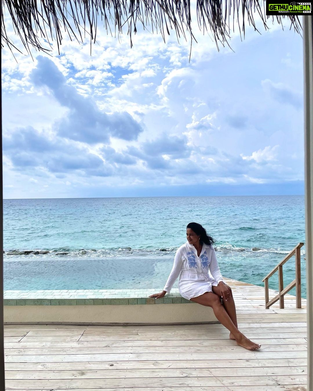 Sameera Reddy Instagram - Doin it for the Gram😁😎 1. Rained buckets 2 mins later😅 2. Anyone need saving?🙋🏻♀️ 3. This is how I woke up in Maldives😋 4. Errr at least peel the fruit woman! 👀 5. Yes this is how I drink water😛 6. A glamorous headache🤕 7. Serene Holiday pose ( with kids screaming in the background 🤣) 8. Baywatch lookout🤩 . . @jwmmaldives 🏖 . #messymama #maldives #cliché #instagram #holiday #pose #parody ✈️ JW Marriott Maldives Resort & Spa