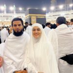 Sana Khan Instagram - Alhamdullilah with the help of Allah umrah done 🙌🏻❤️ Alhamdullilah for the first sight of kaaba 🕋 May Allah accept everyone’s Umrah & IBADAT May Allah open doors for people who haven’t been here yet. JazakAllah khair @alkhalidtours for making this happen as always 👌 #sanakhan #anassaiyad #umrah #alhamdulillah #blessed #bliss