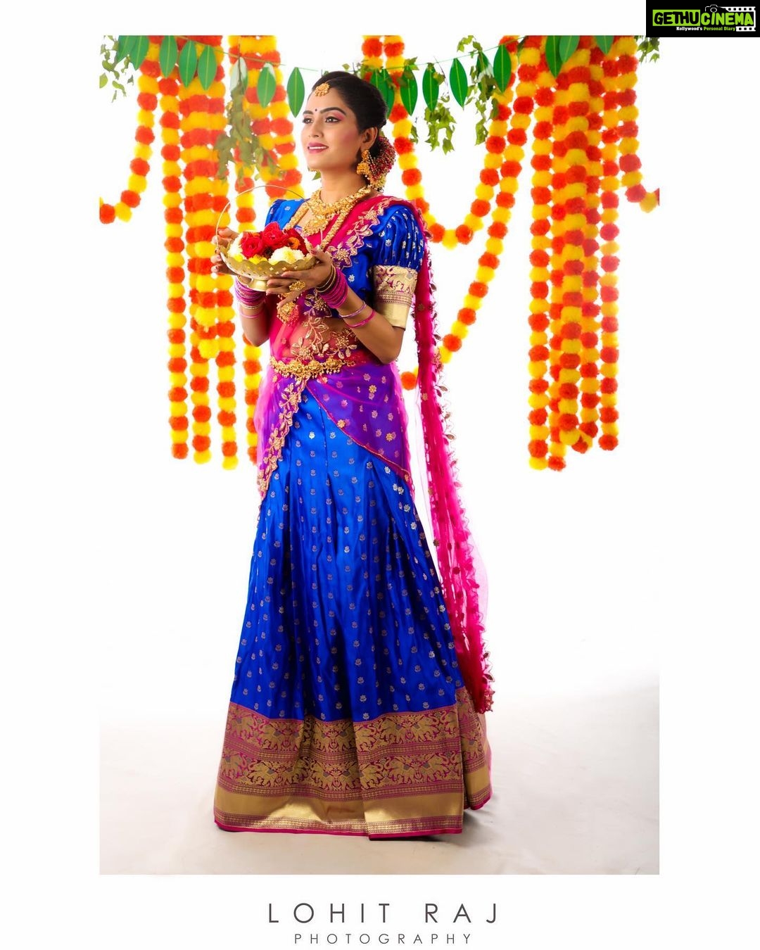 Sangeetha Bhat Instagram - You are allowed to be both a masterpiece and a work in progress. Mua -@uniquemakeover_by_nethrarajesh Photography and studio- @lohitrajkumar @crushstudios.lrk Hairstyle- @magical_makeover_by_anitha Outfit- @vastra_villa_by_ashwini Hair accessories - @pellipoolajada Lashes - @jazzleen_beauty_ Jewellery- @vishaki.rentjewellery #gratitude #sangeethabhat #sangeethabhatsudarshan #ethinicwear #ethinicjewellery #halfsaree #festivallook #actress Bangalore, India