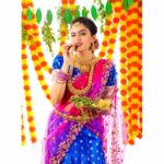 Sangeetha Bhat Instagram - ನಿಮಗೂ ಹಾಗು ನಿಮ್ಮ ಕುಟುಂಬದವರಿಗೂ ಯುಗಾದಿ ಹಬ್ಬದ ಶುಭಾಶಯಗಳು . Ugadi wishes to you and your family. Makeup by -@uniquemakeover_by_nethrarajesh Photography and studio- @lohitrajkumar @crushstudios.lrk Hairstyle- @magical_makeover_by_anitha Outfit- @vastra_villa_by_ashwini Hair accessories - @pellipoolajada Lashes - @jazzleen_beauty_ Jewellery- @vishaki.rentjewellery #ugadi2022 #actress #sangeethabhat #sangeethabhatsudarshan Bangalore, India